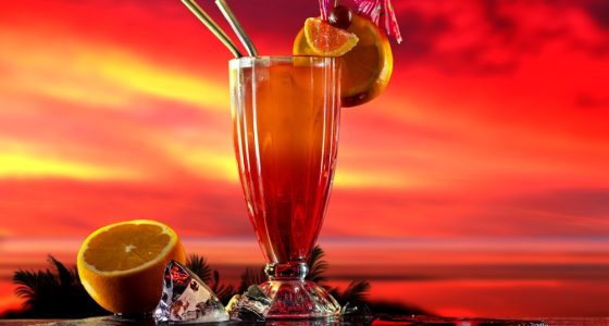 Sex,On,The,Beach,Cocktail,,Ice,On,Bar,Counter,In