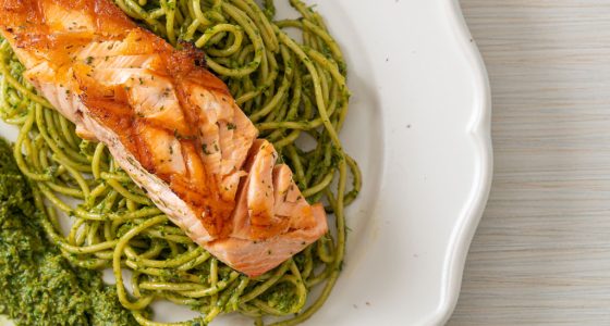 Huvudratt Lax Pesto Grillad Spaghetti